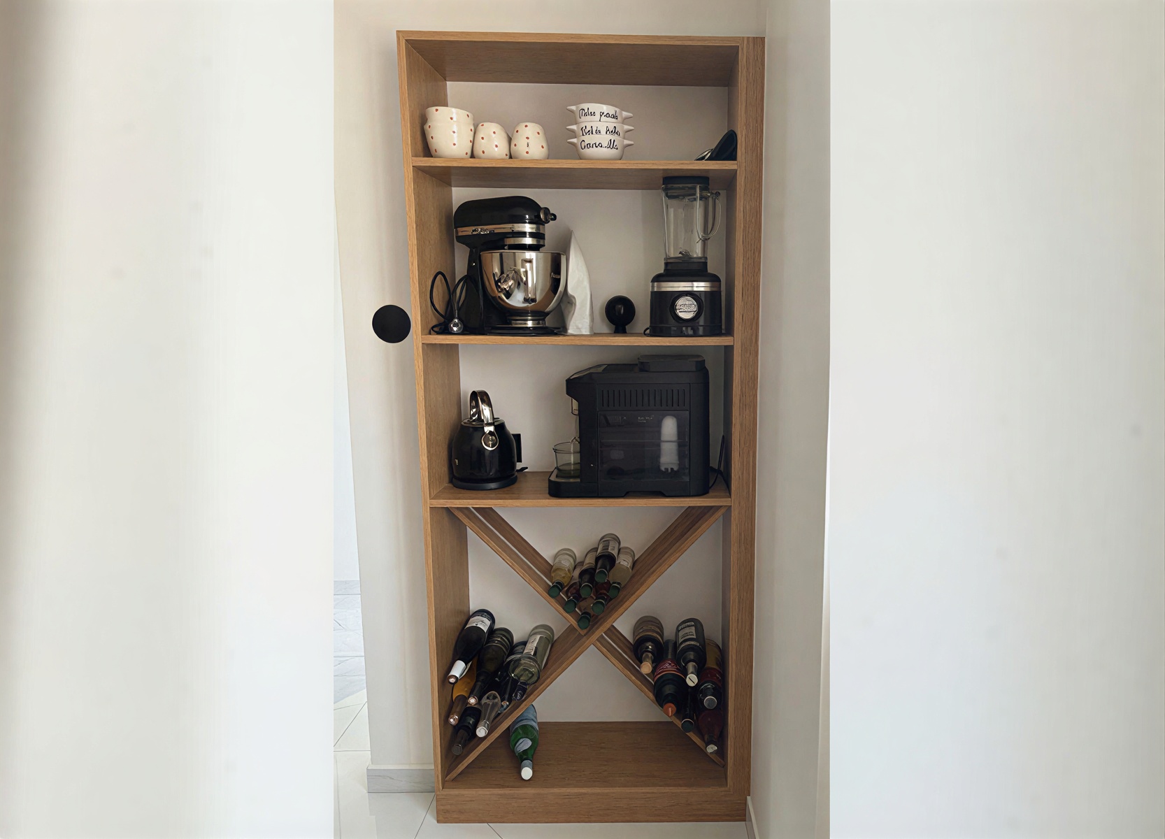 Étagère avec casier à vin en chêne naturel
